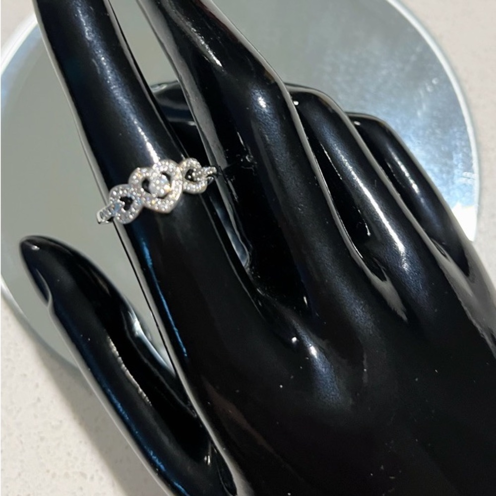 Elegant Silver Heart Ring - Picture 2 of 5
